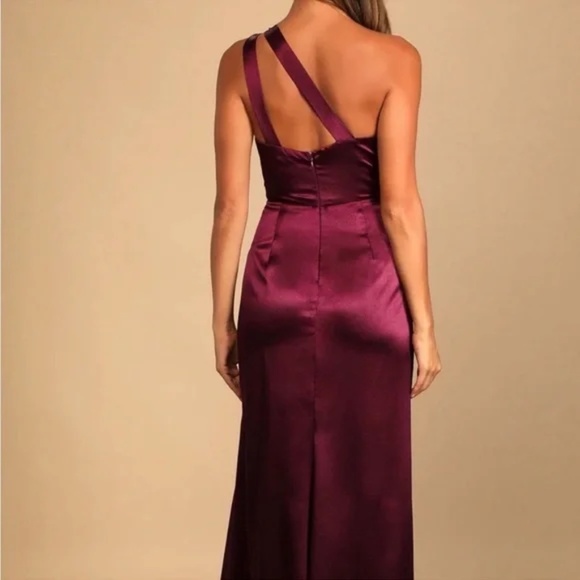 NWT Lulus Burgundy Satin One-Shoulder Maxi Dress Bridesmaid Wedding Guest - Picture 2 of 8